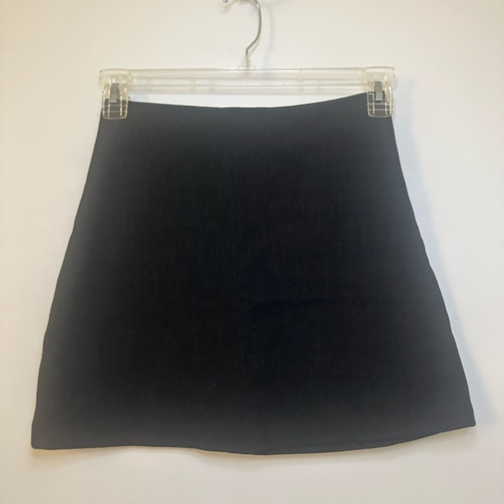 LIKE NEW Aritzia Wilfred Classic Mini Skirt in Black Wool Size 4